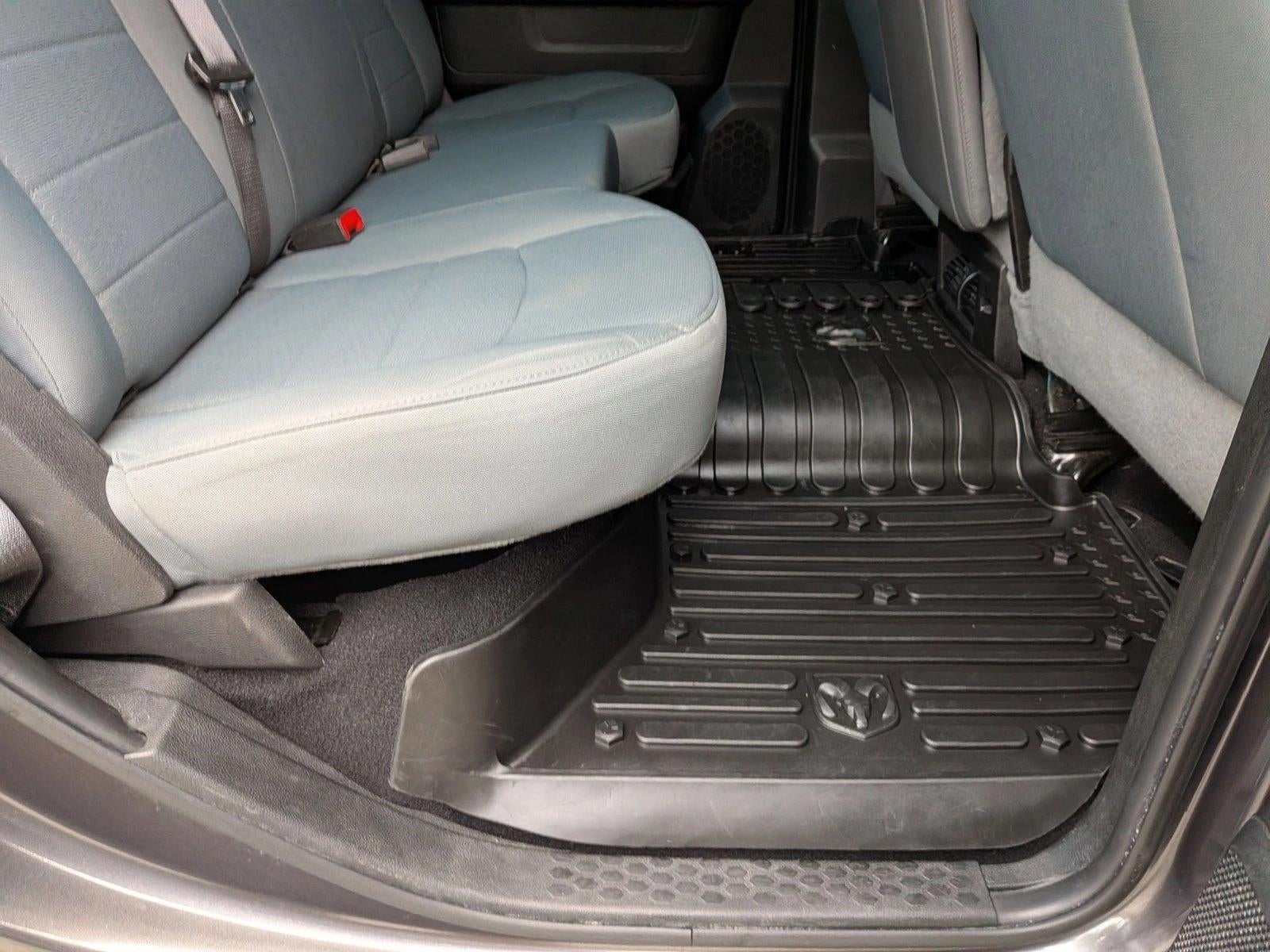 2019 RAM 1500 Classic Express 4x2 Crew Cab 5'7" Box