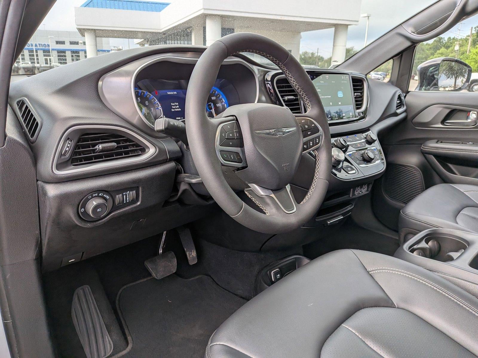 2025 Chrysler Pacifica Select FWD