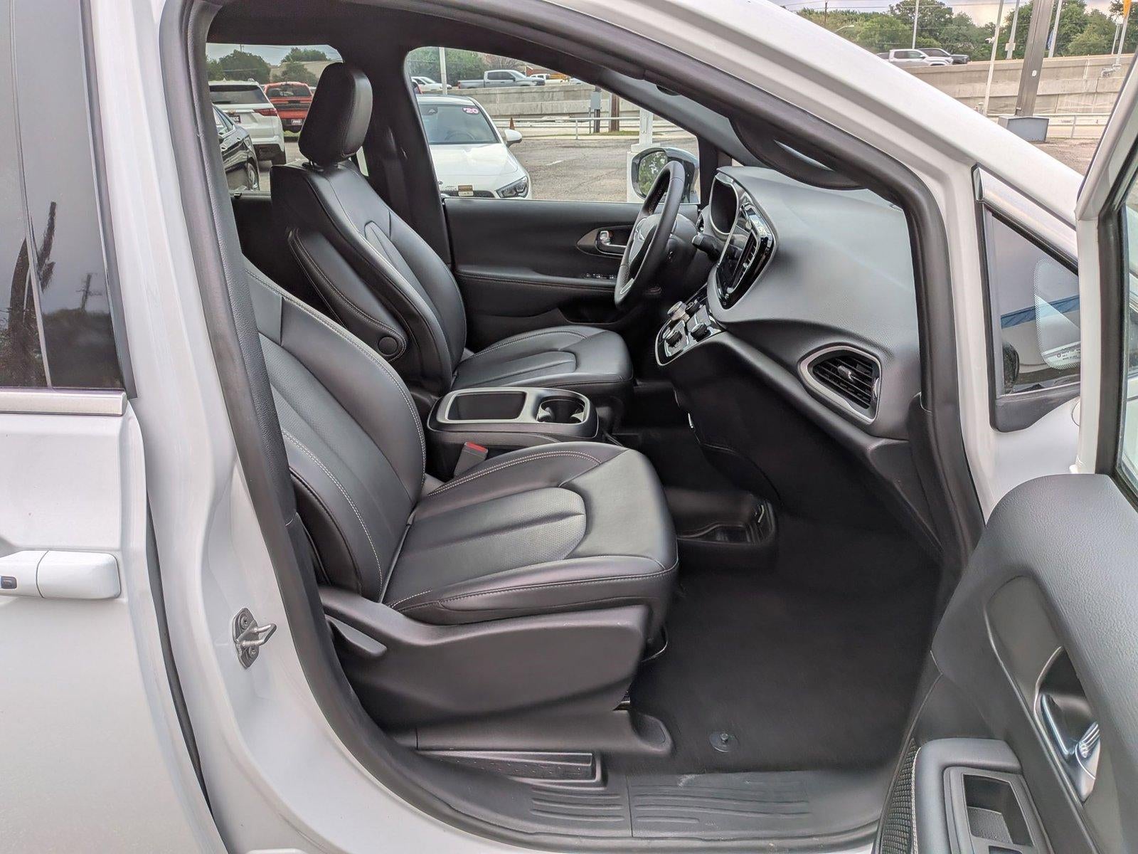 2025 Chrysler Pacifica Select FWD