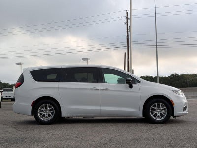 2025 Chrysler Pacifica Select FWD