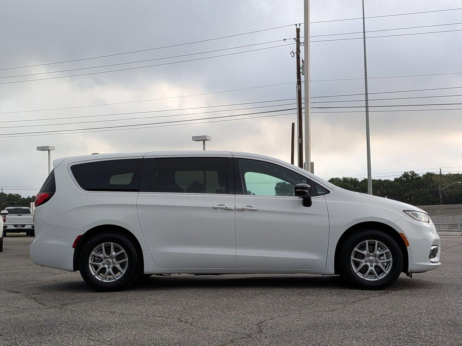 2025 Chrysler Pacifica Select FWD