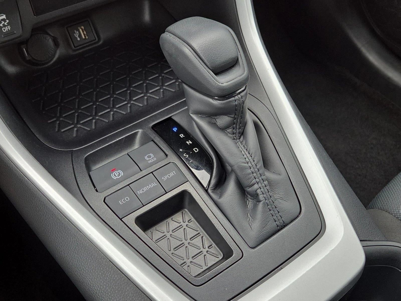 2025 Toyota RAV4 XLE FWD (GS)