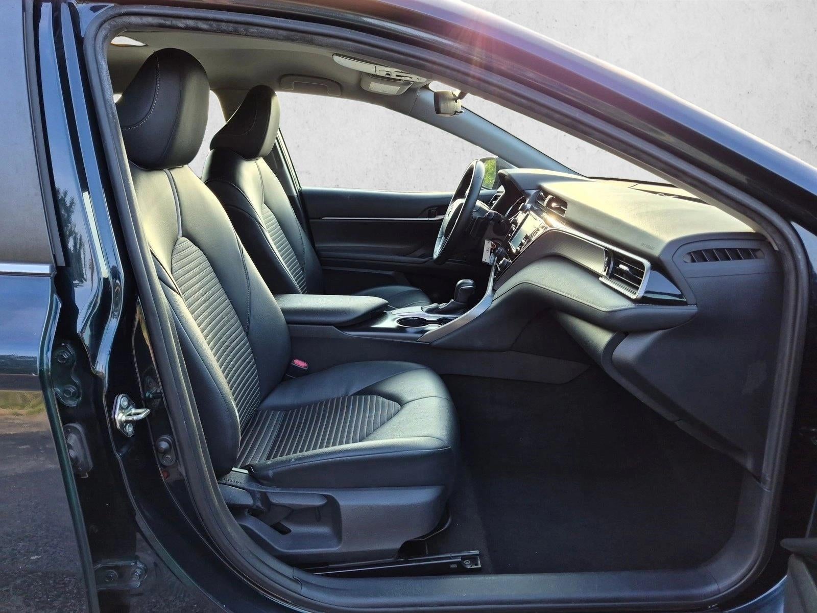 2020 Toyota Camry SE Auto (SE)