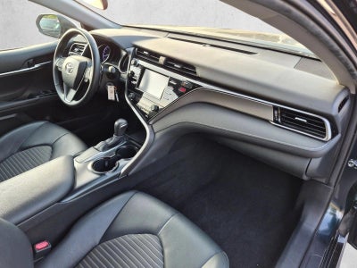 2020 Toyota Camry SE Auto (SE)