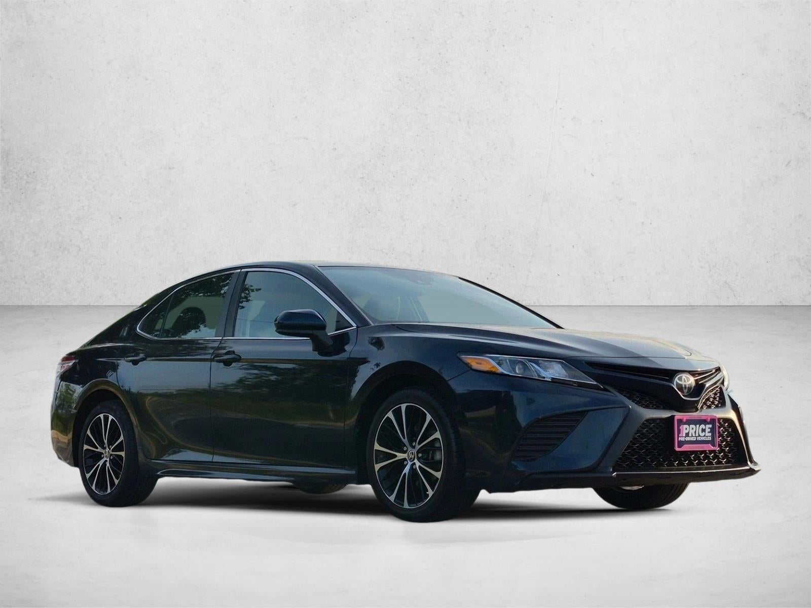 2020 Toyota Camry SE Auto (SE)