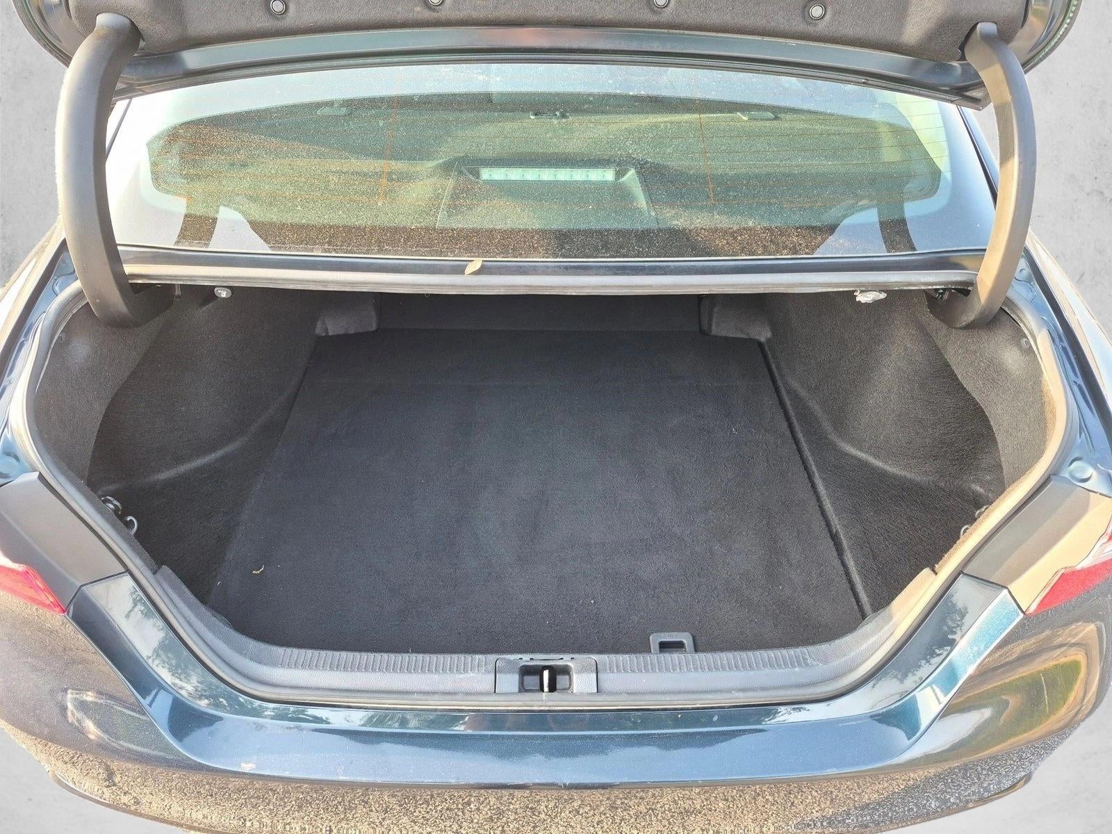 2020 Toyota Camry SE Auto (SE)