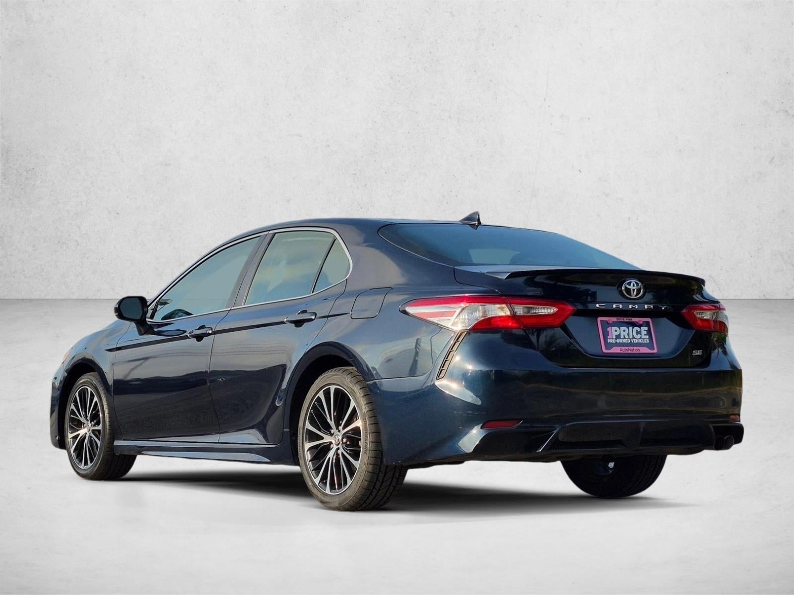 2020 Toyota Camry SE Auto (SE)