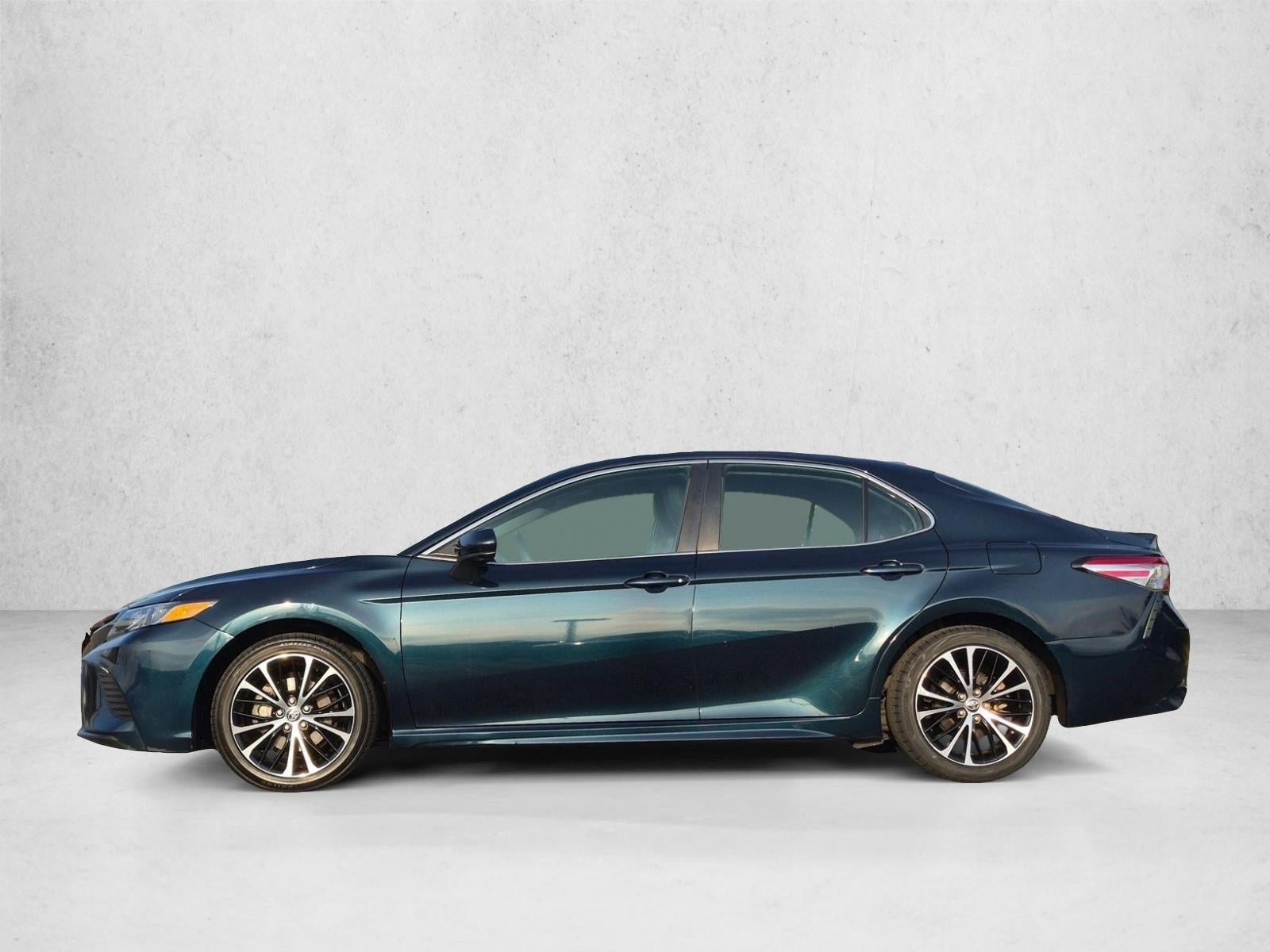 2020 Toyota Camry SE Auto (SE)
