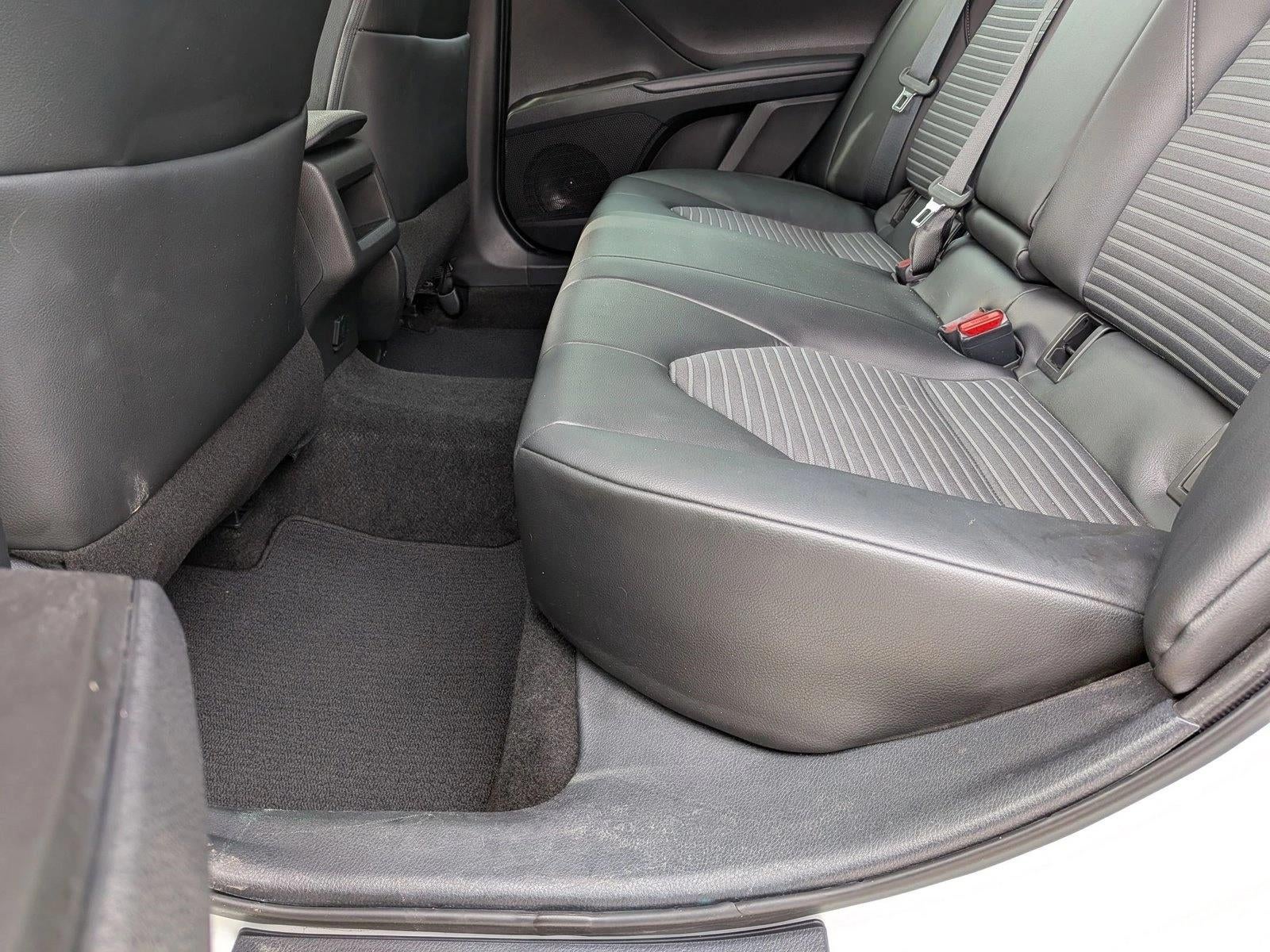 2022 Toyota Camry SE Auto (SE)