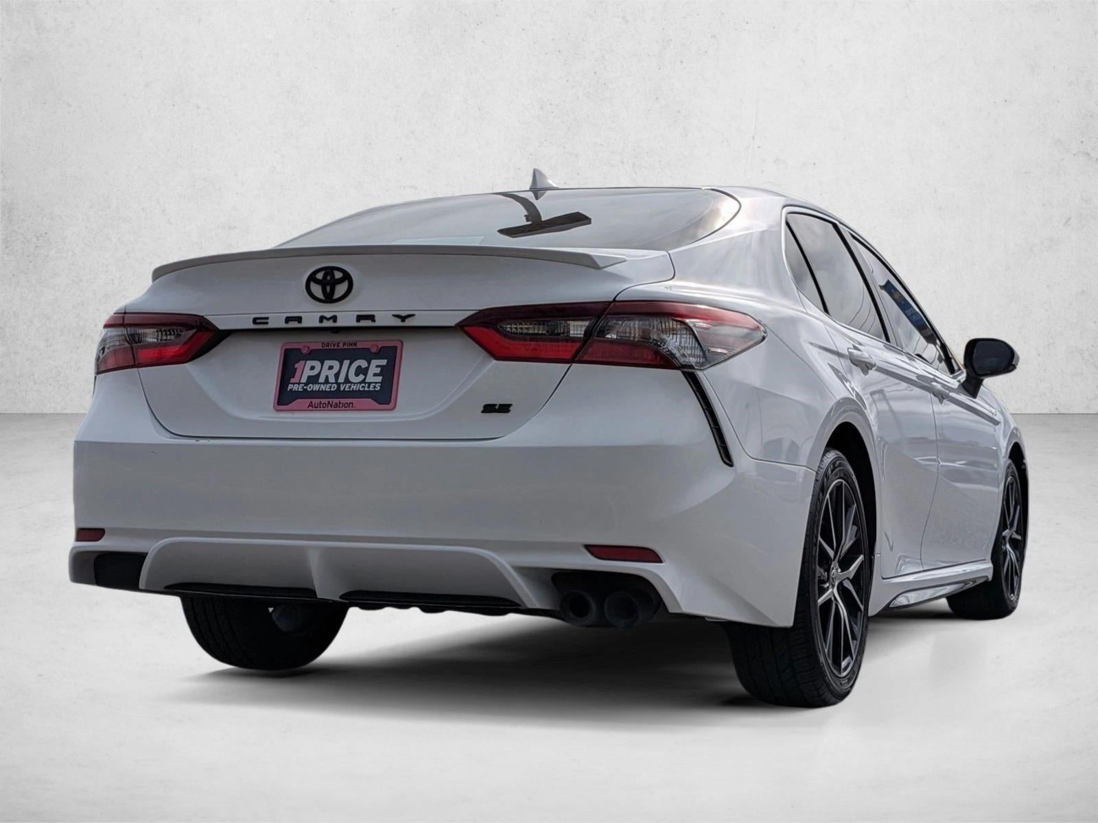 2022 Toyota Camry SE Auto (SE)