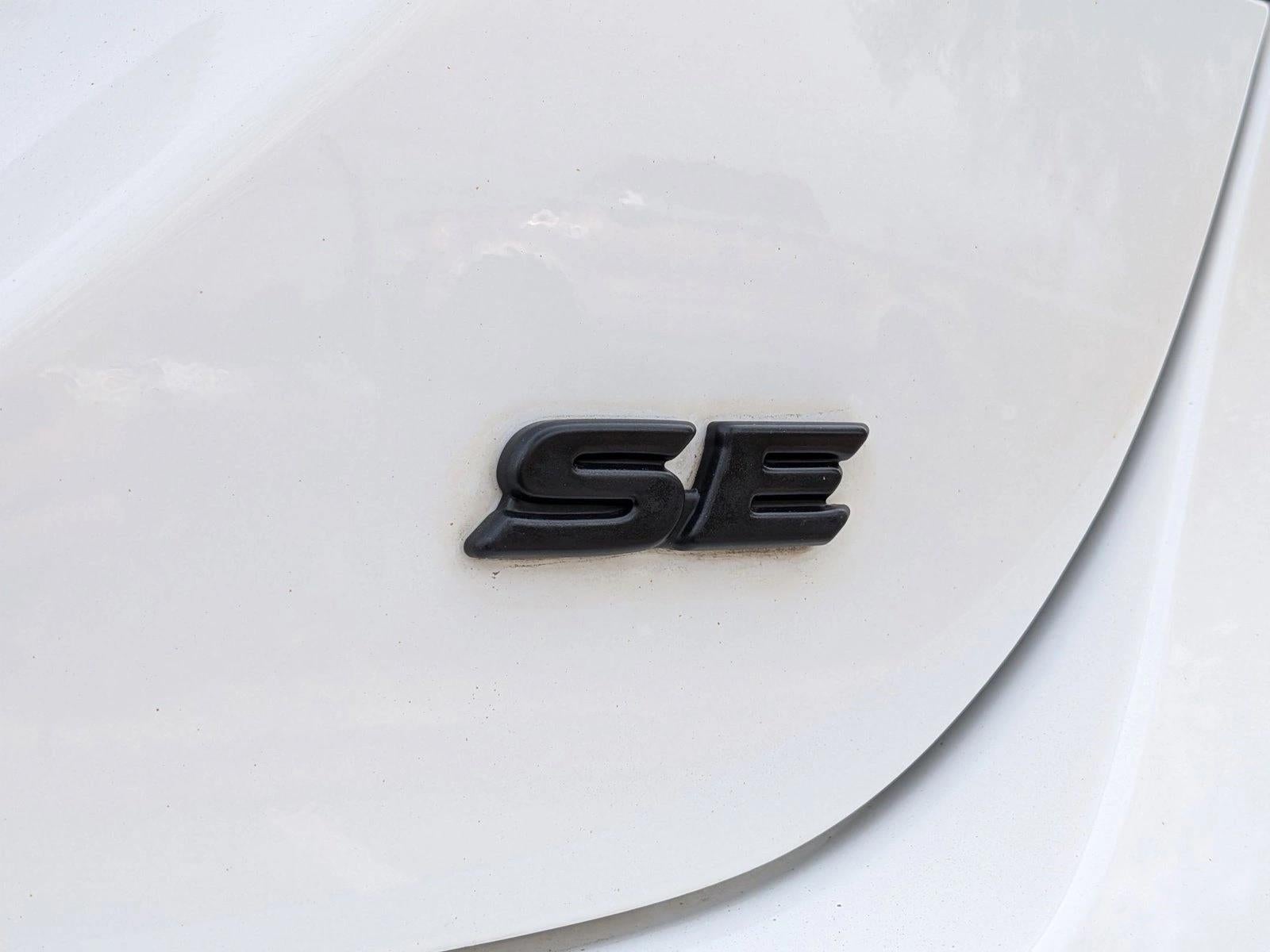 2022 Toyota Camry SE Auto (SE)