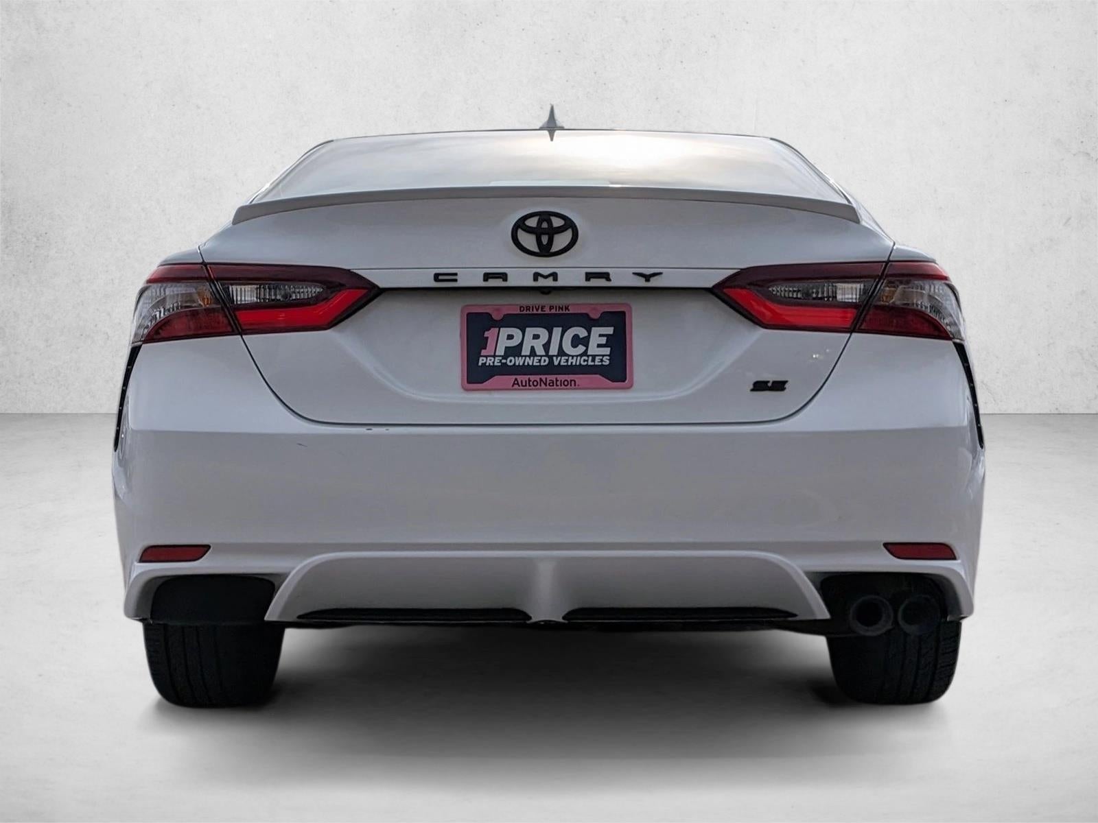 2022 Toyota Camry SE Auto (SE)