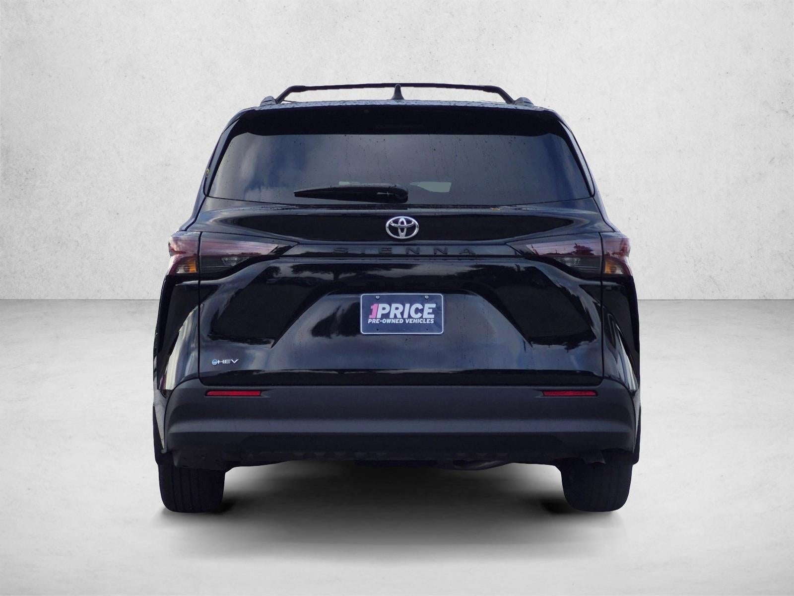 2026 Toyota Sienna LE FWD 8-Passenger (Natl)