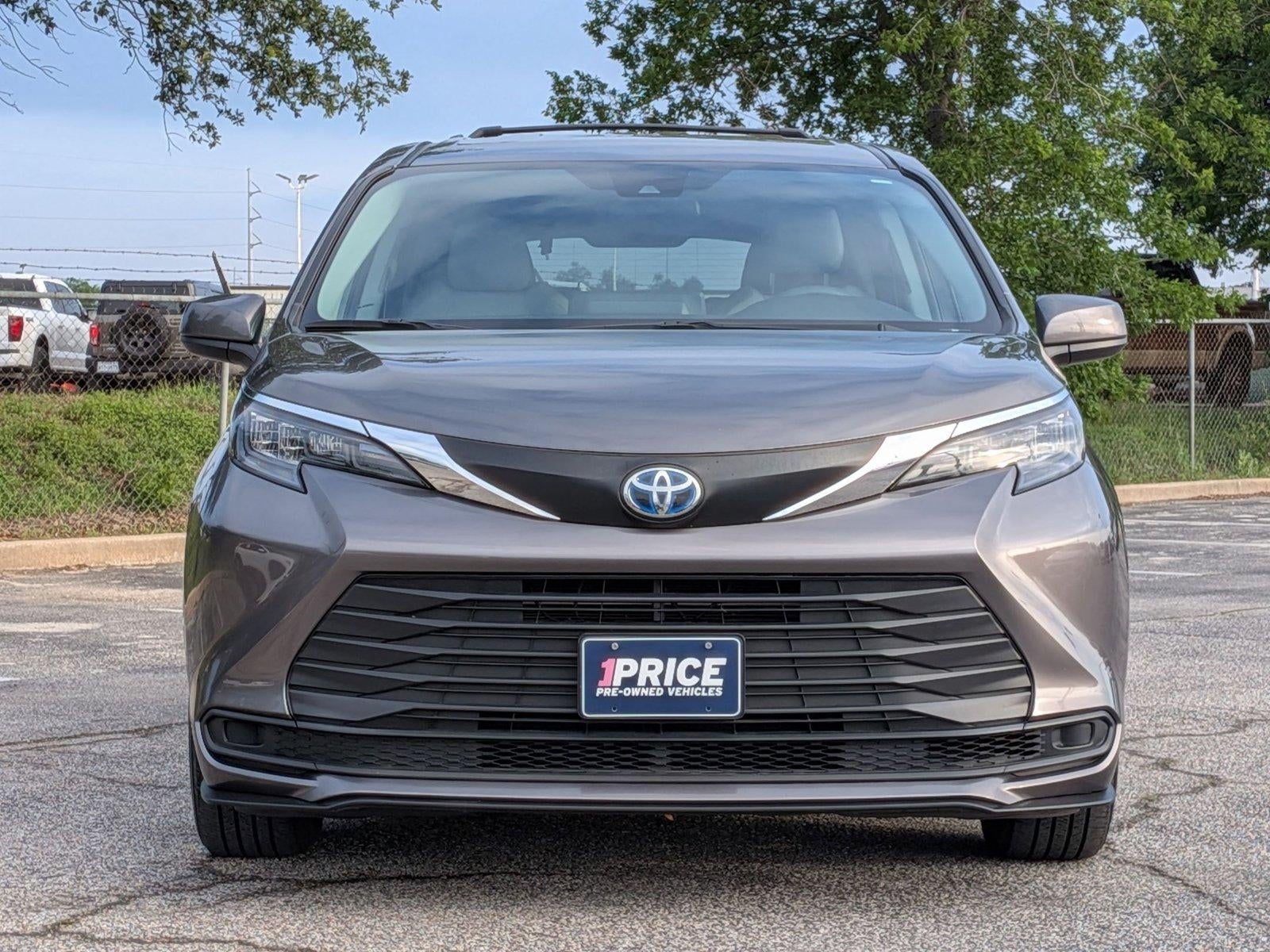 2024 Toyota Sienna LE FWD 8-Passenger (Natl)