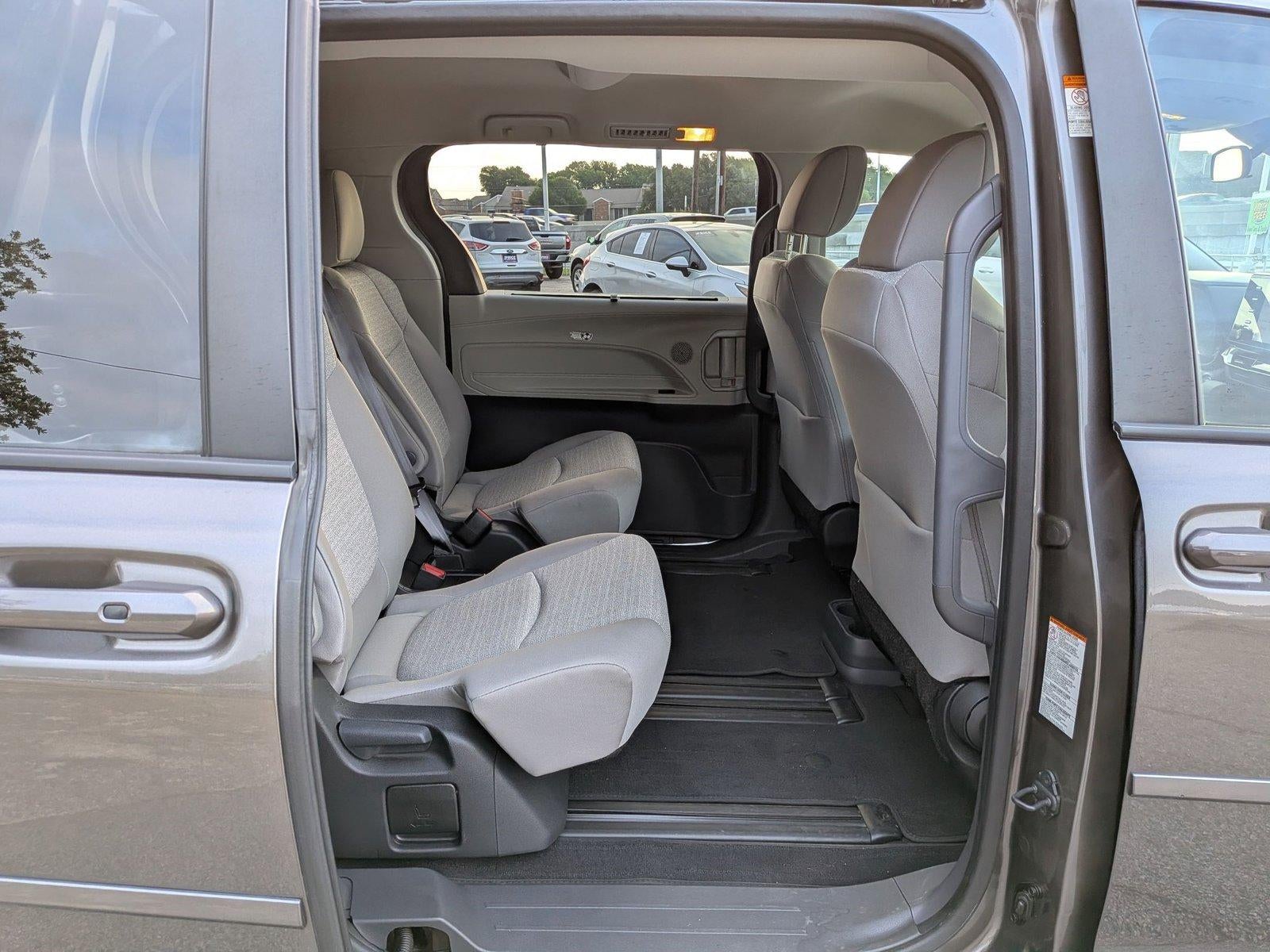 2024 Toyota Sienna LE FWD 8-Passenger (Natl)