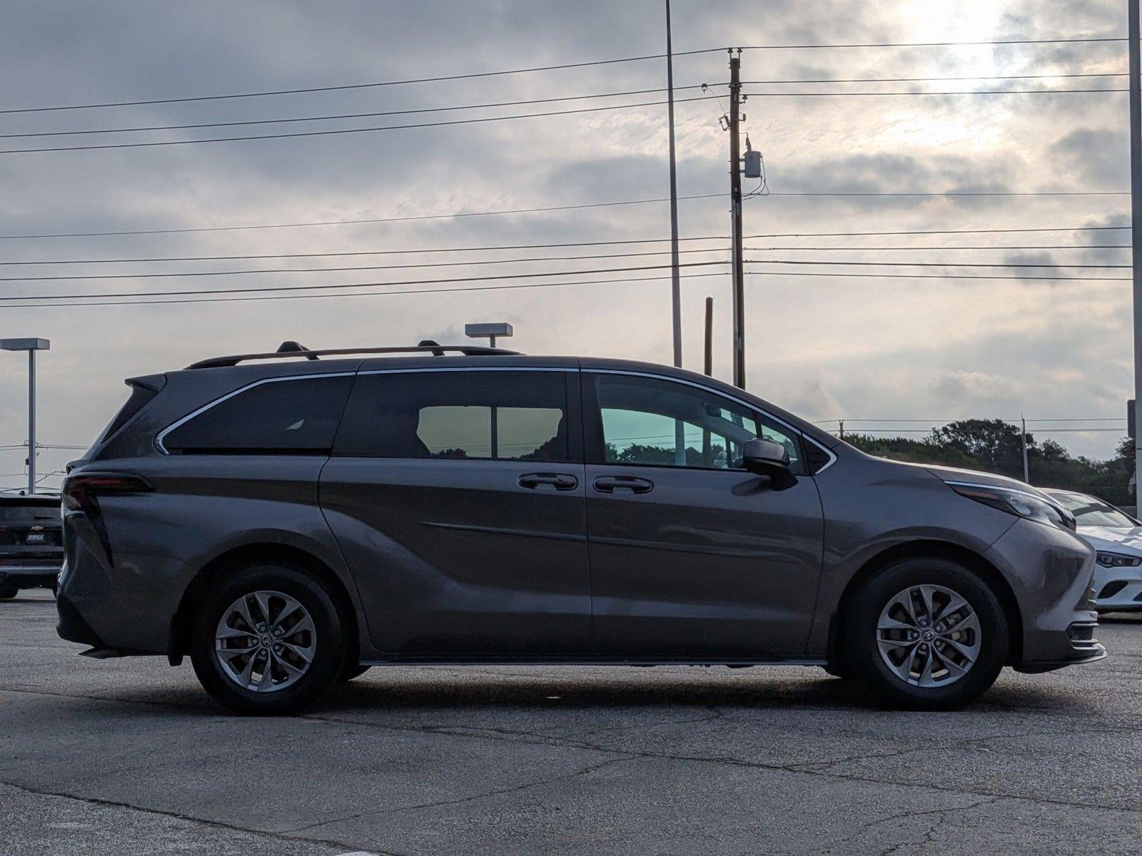 2024 Toyota Sienna LE FWD 8-Passenger (Natl)