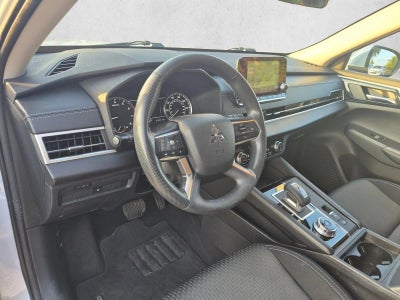 2022 Mitsubishi Outlander ES FWD