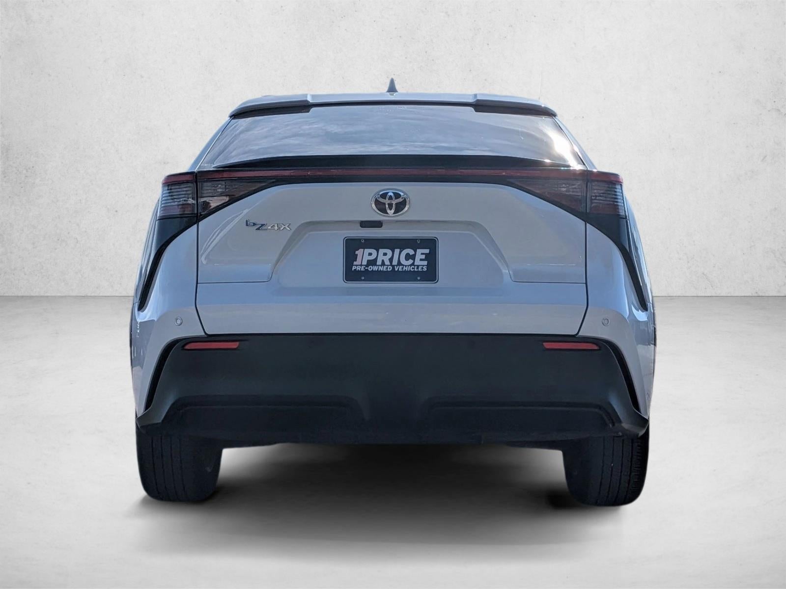 2023 Toyota bZ4X XLE FWD (Natl)