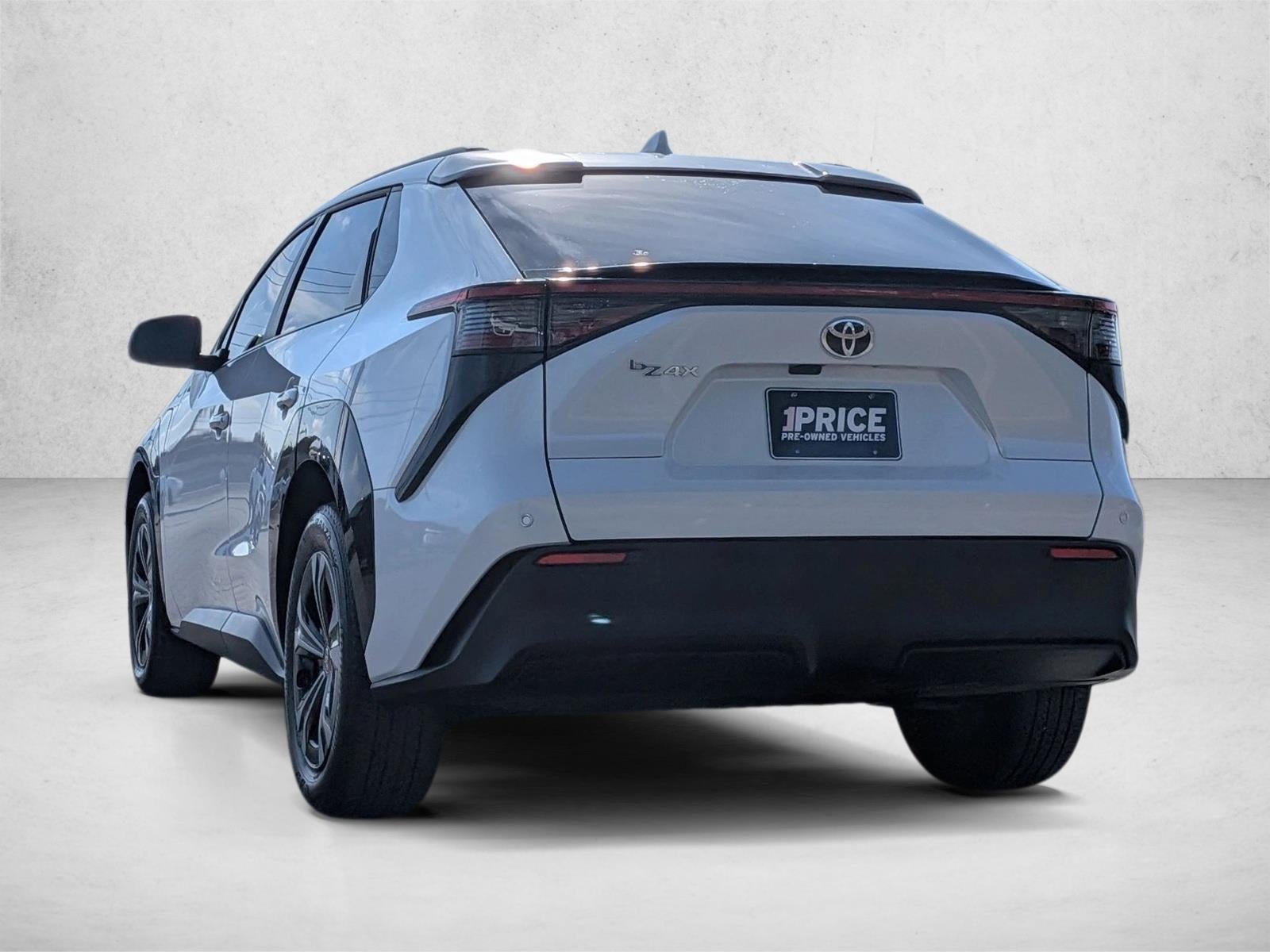 2023 Toyota bZ4X XLE FWD (Natl)