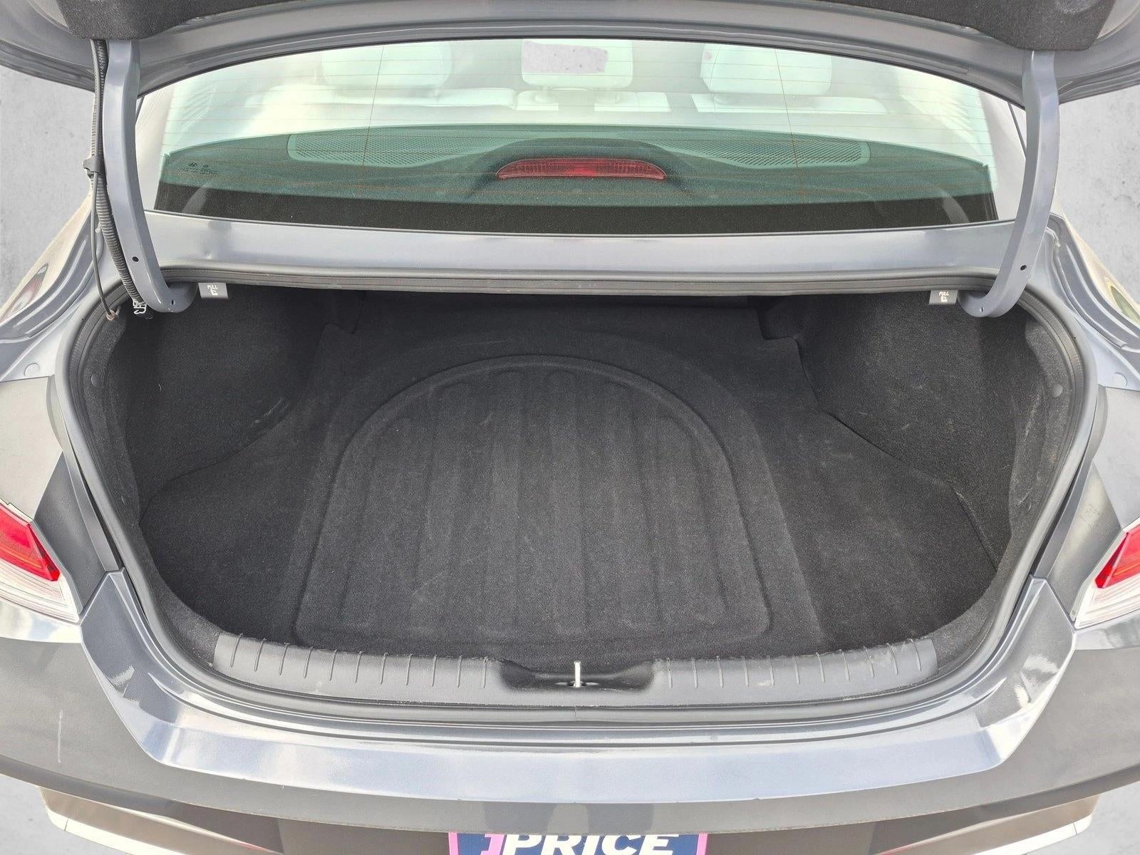 2025 Hyundai Elantra Limited IVT