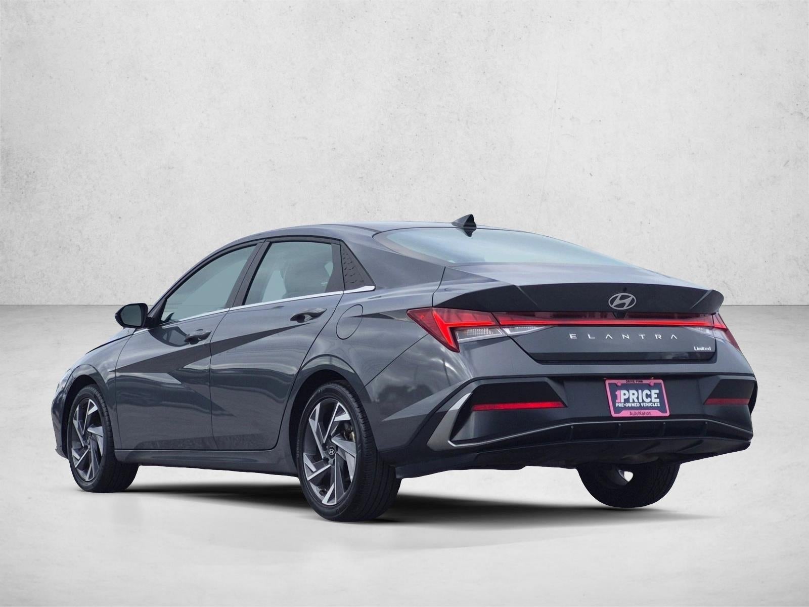 2025 Hyundai Elantra Limited IVT