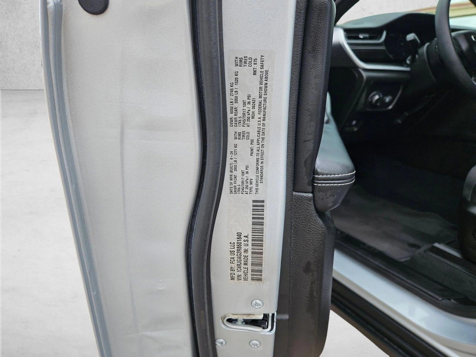 2024 Jeep Grand Cherokee Laredo 4x2