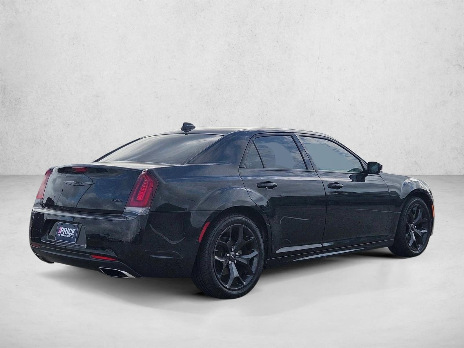2022 Chrysler 300 Touring L