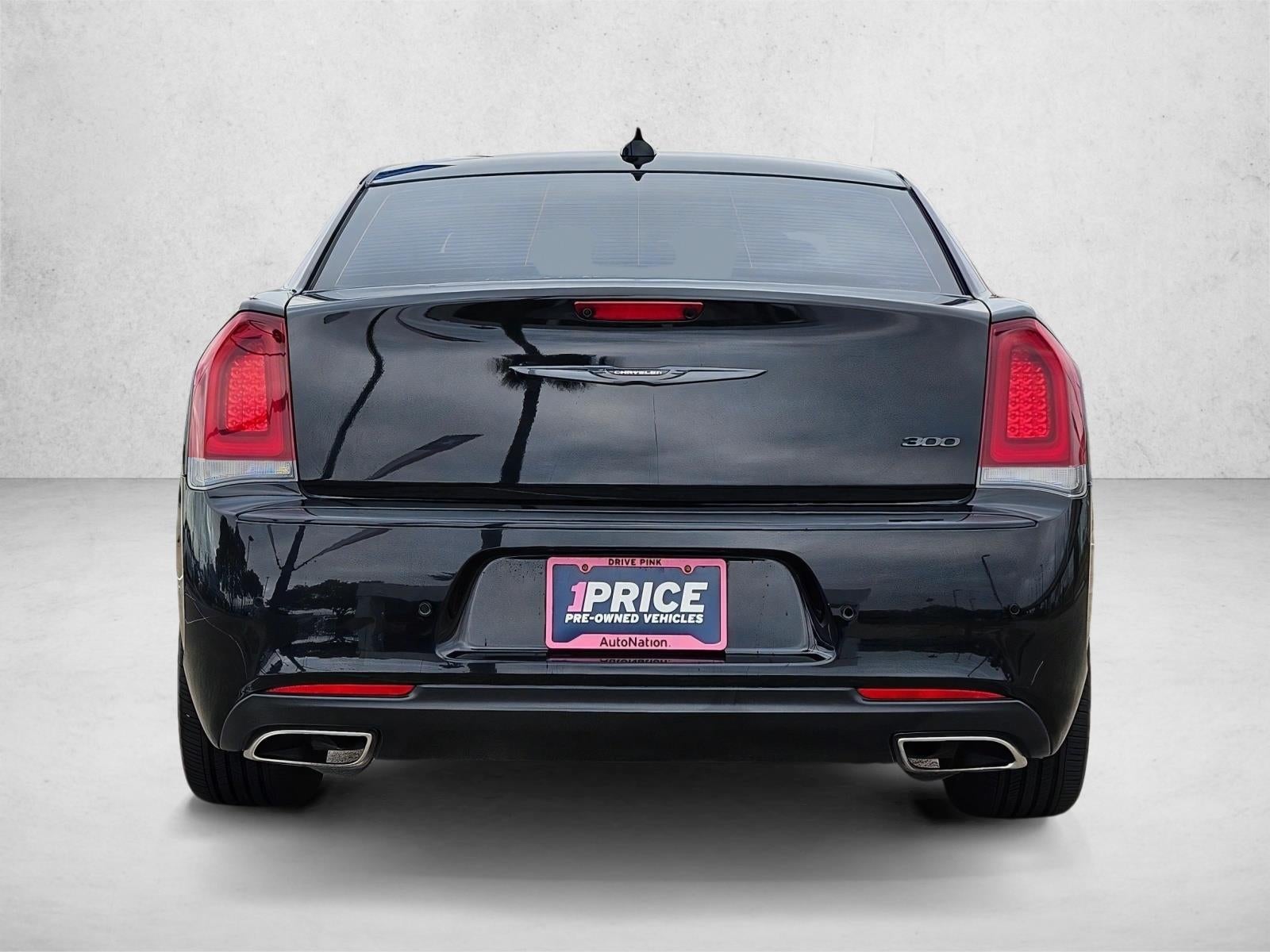 2022 Chrysler 300 Touring L