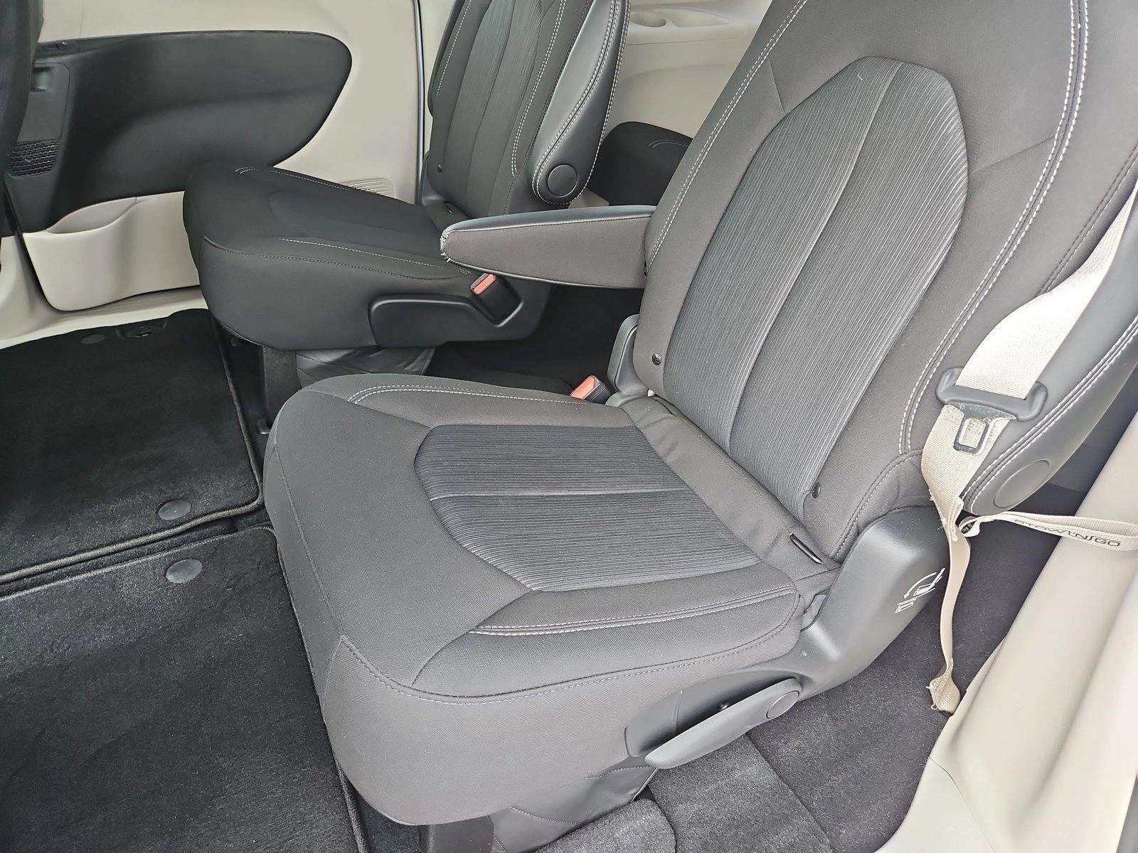 2024 Chrysler Voyager LX