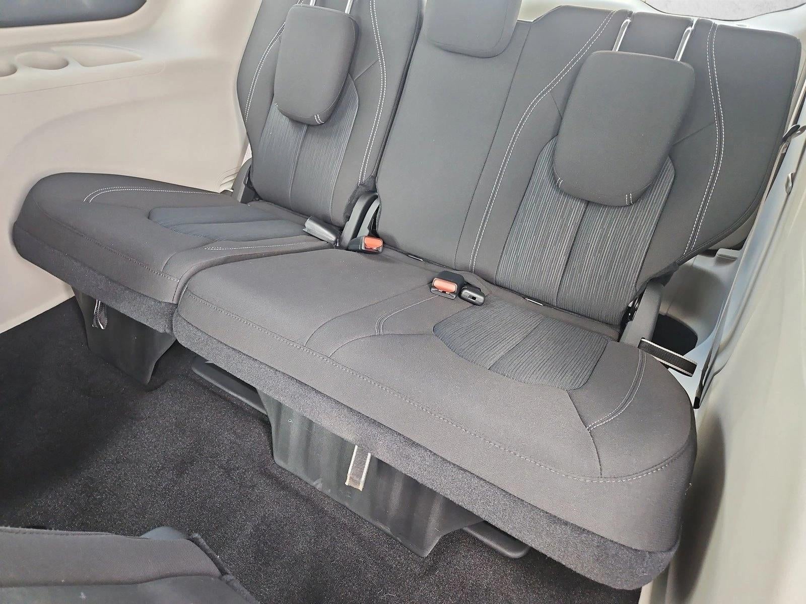 2024 Chrysler Voyager LX