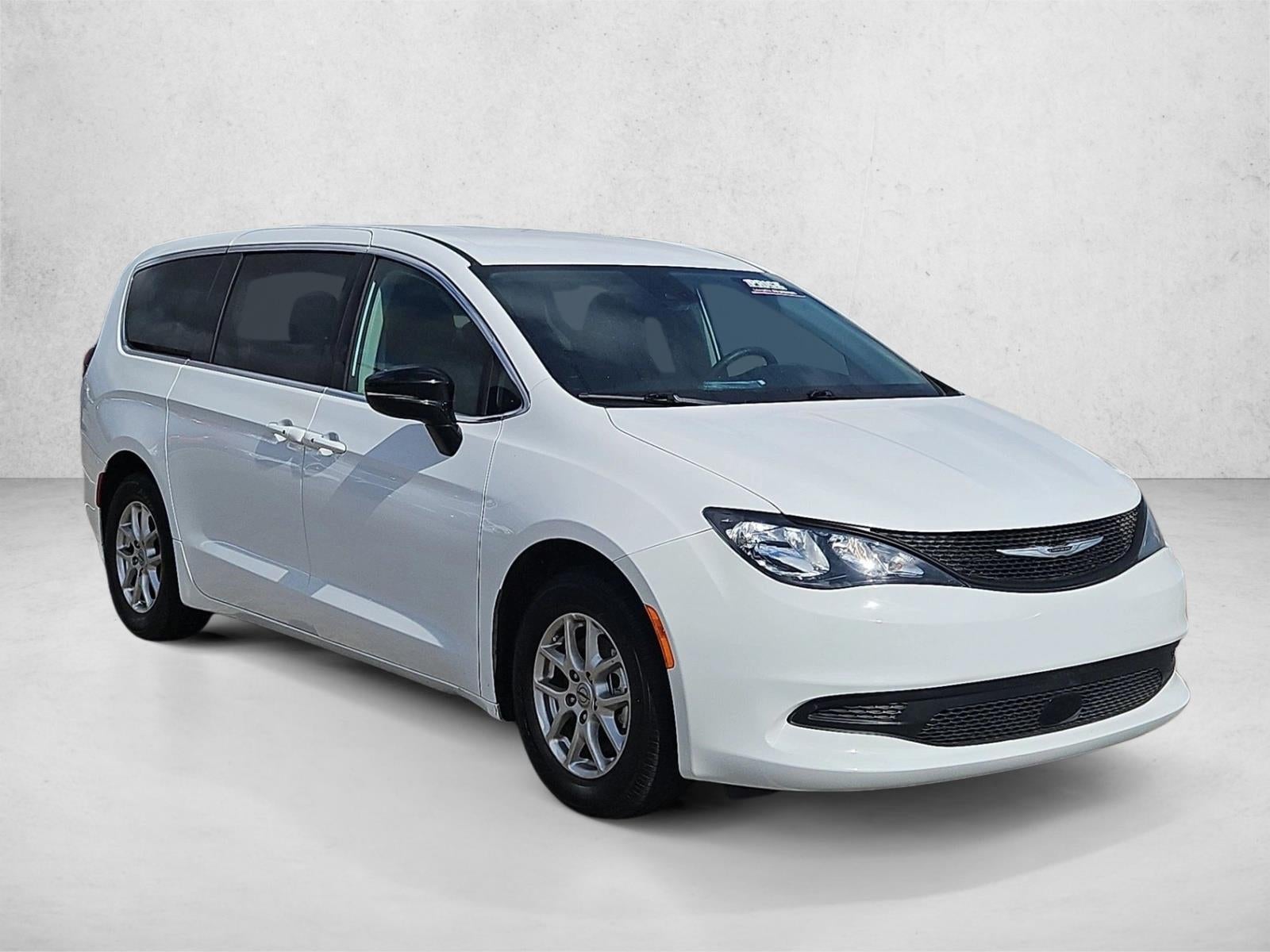 2024 Chrysler Voyager LX