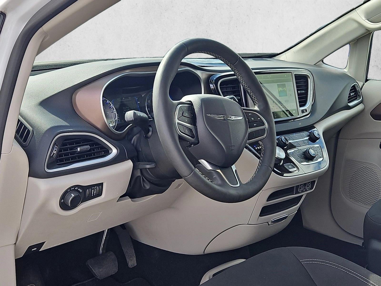 2024 Chrysler Voyager LX