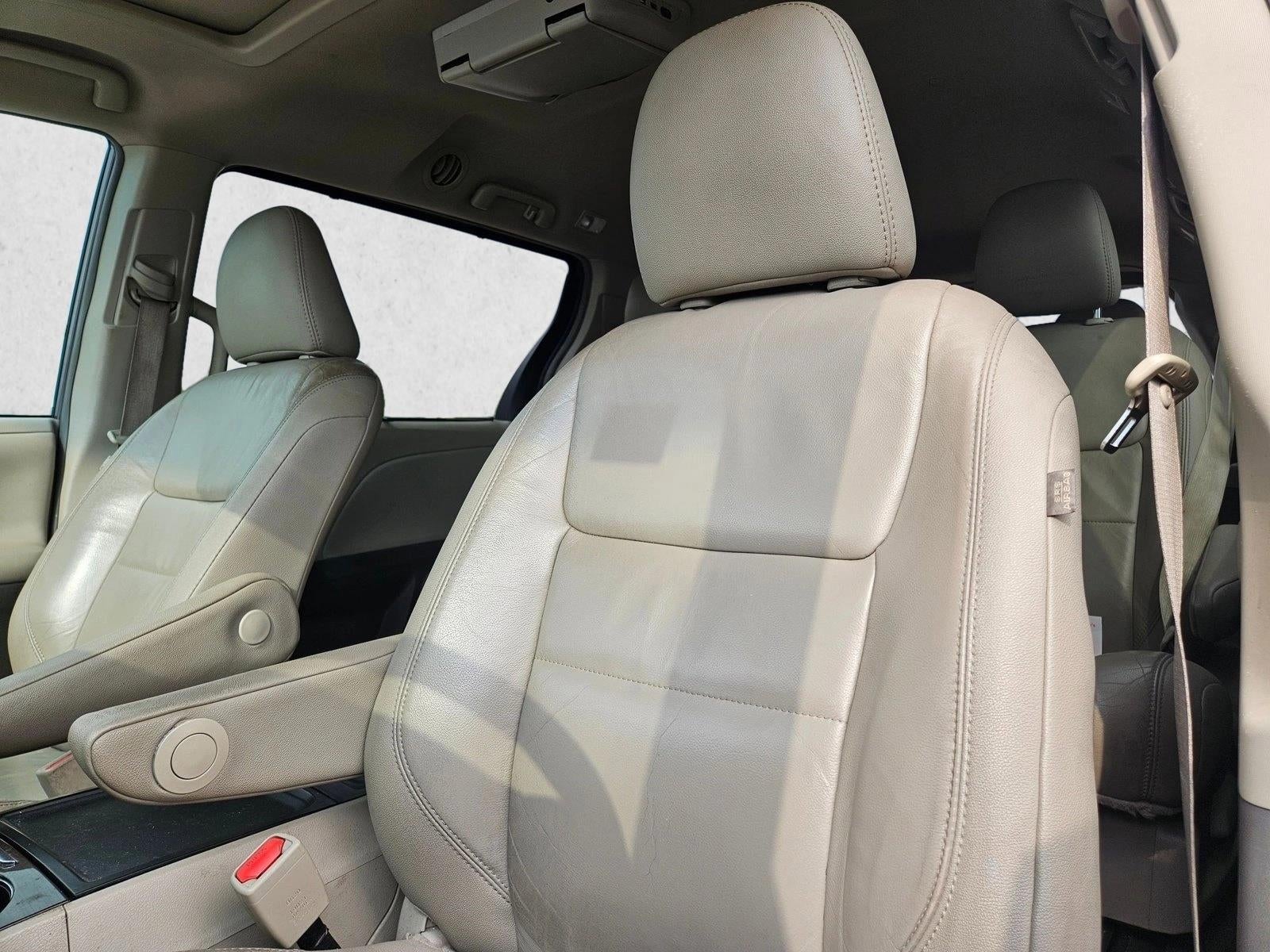 2017 Toyota Sienna XLE Auto Access Seat