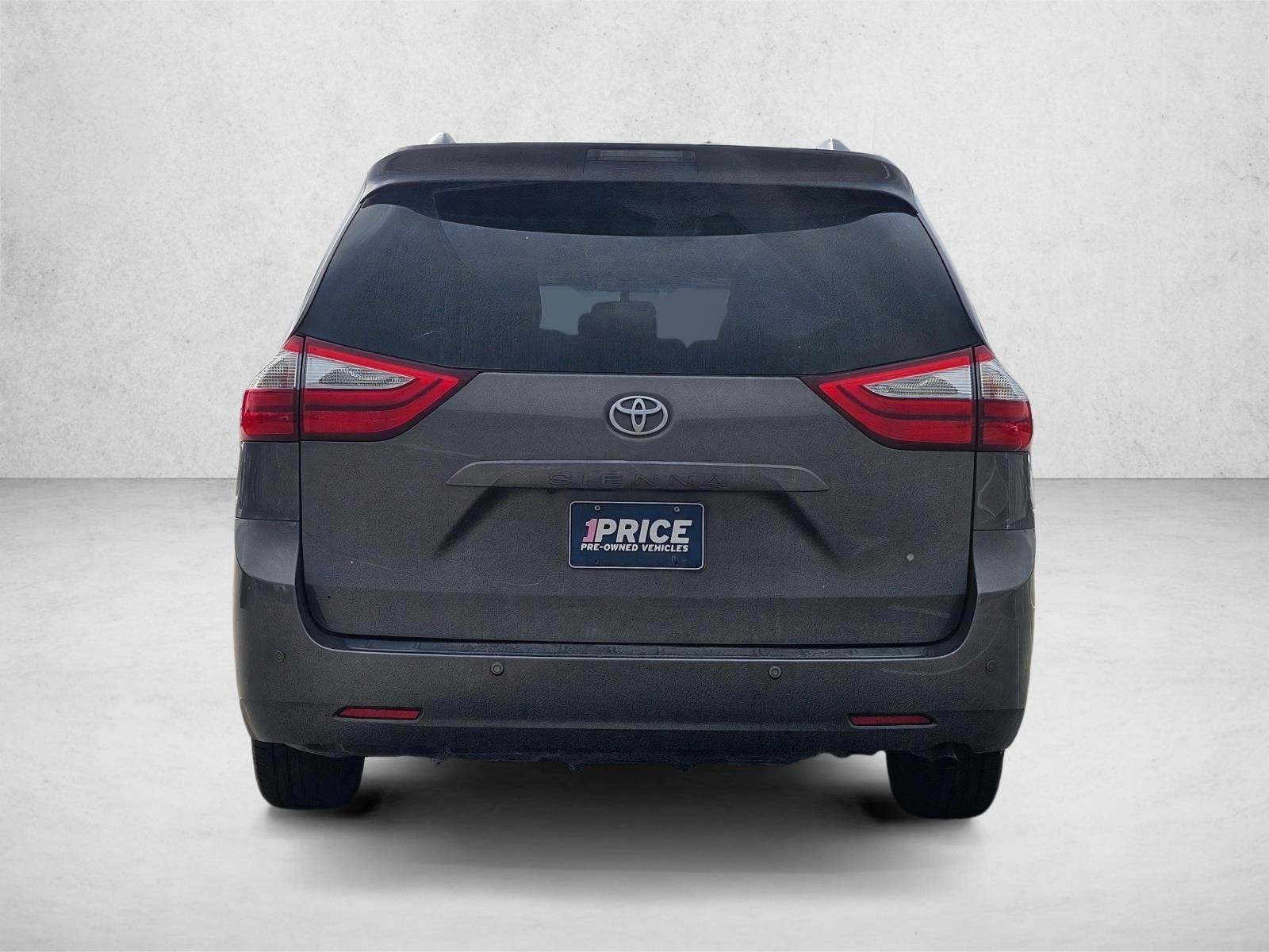 2017 Toyota Sienna XLE Auto Access Seat