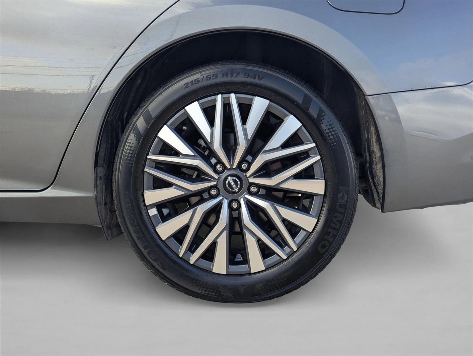 2025 Nissan Altima SV FWD