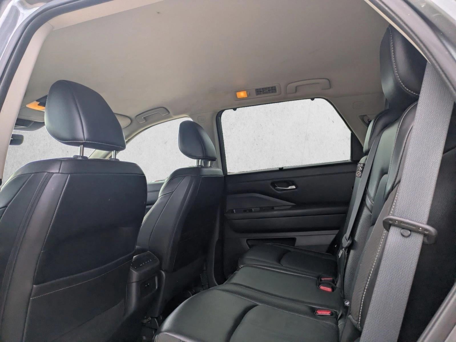 2023 Nissan Pathfinder SL FWD