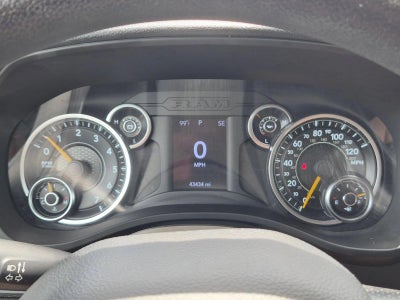 2022 RAM 1500 Tradesman 4x4 Crew Cab 6'4" Box