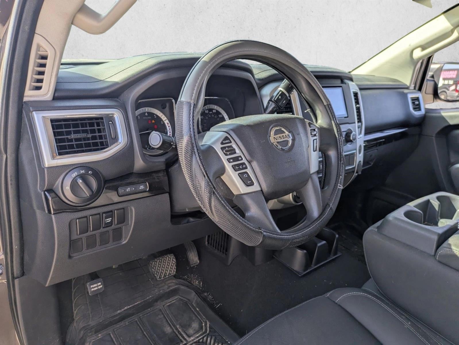 2017 Nissan Titan 4x4 Crew Cab SV
