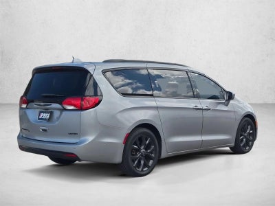 2018 Chrysler Pacifica Limited FWD