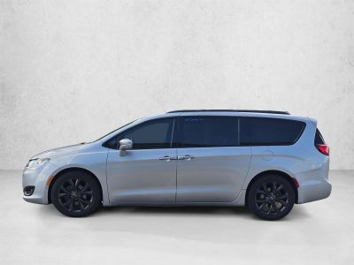 2018 Chrysler Pacifica Limited FWD