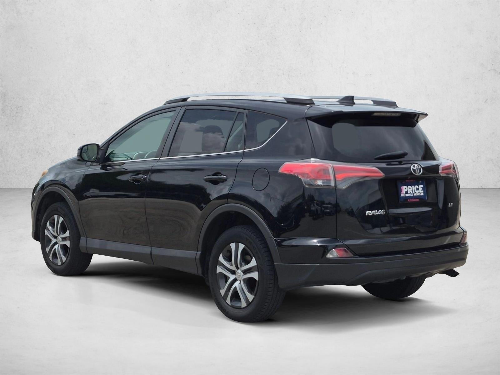 2017 Toyota RAV4 LE FWD (GS)