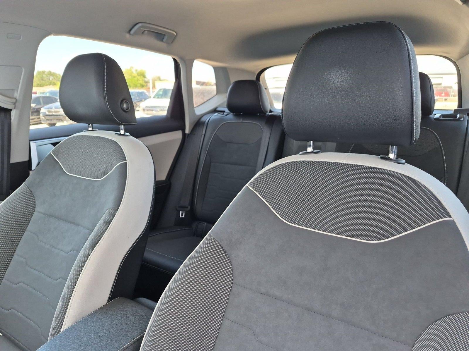 2025 Volkswagen Taos SE FWD
