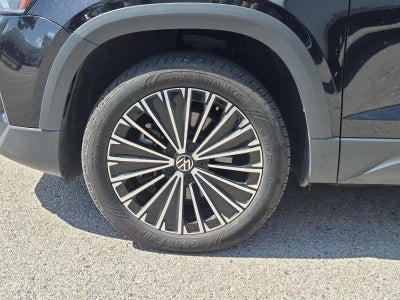 2025 Volkswagen Taos SE FWD