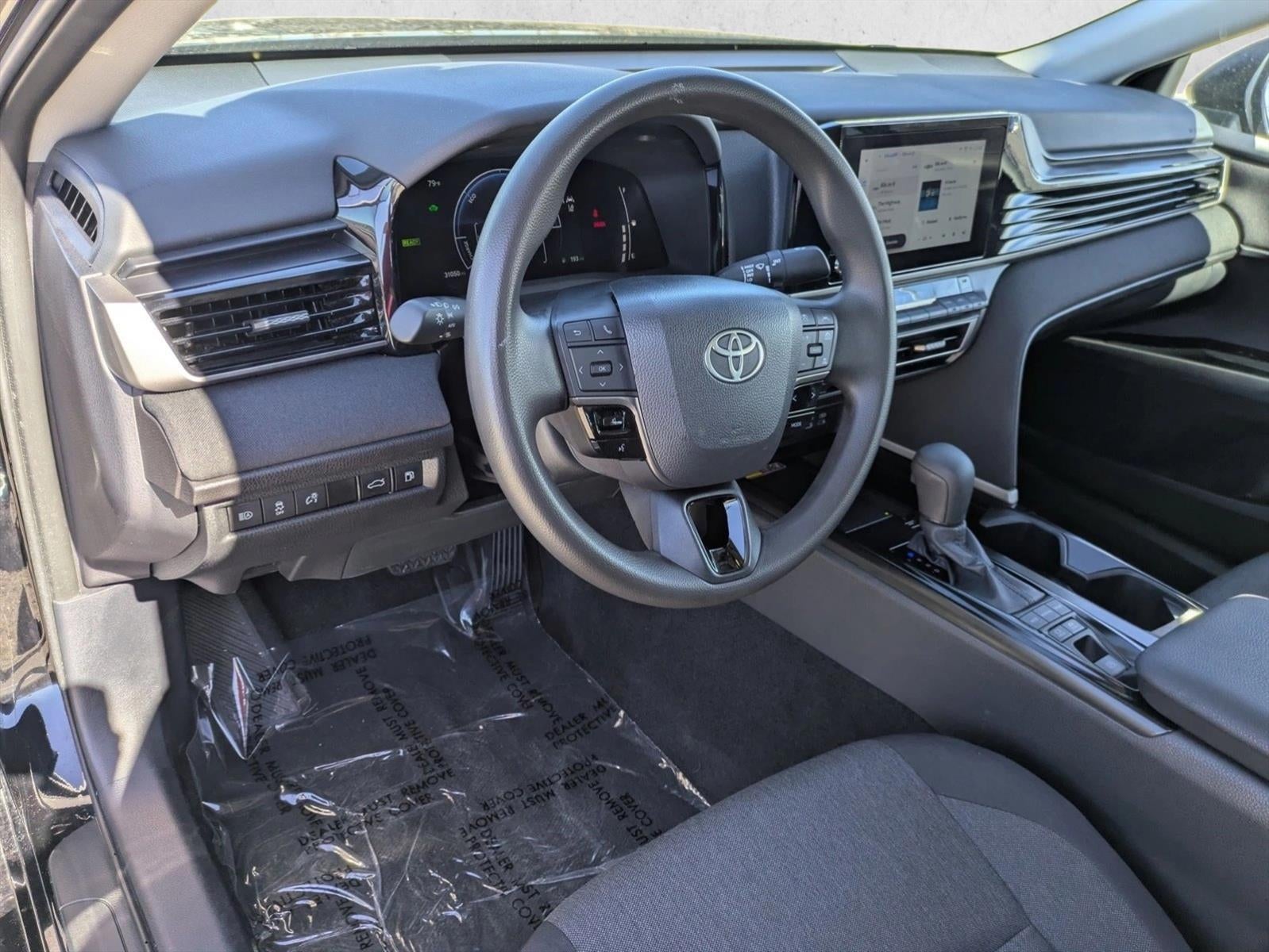 2025 Toyota Camry LE (SE)