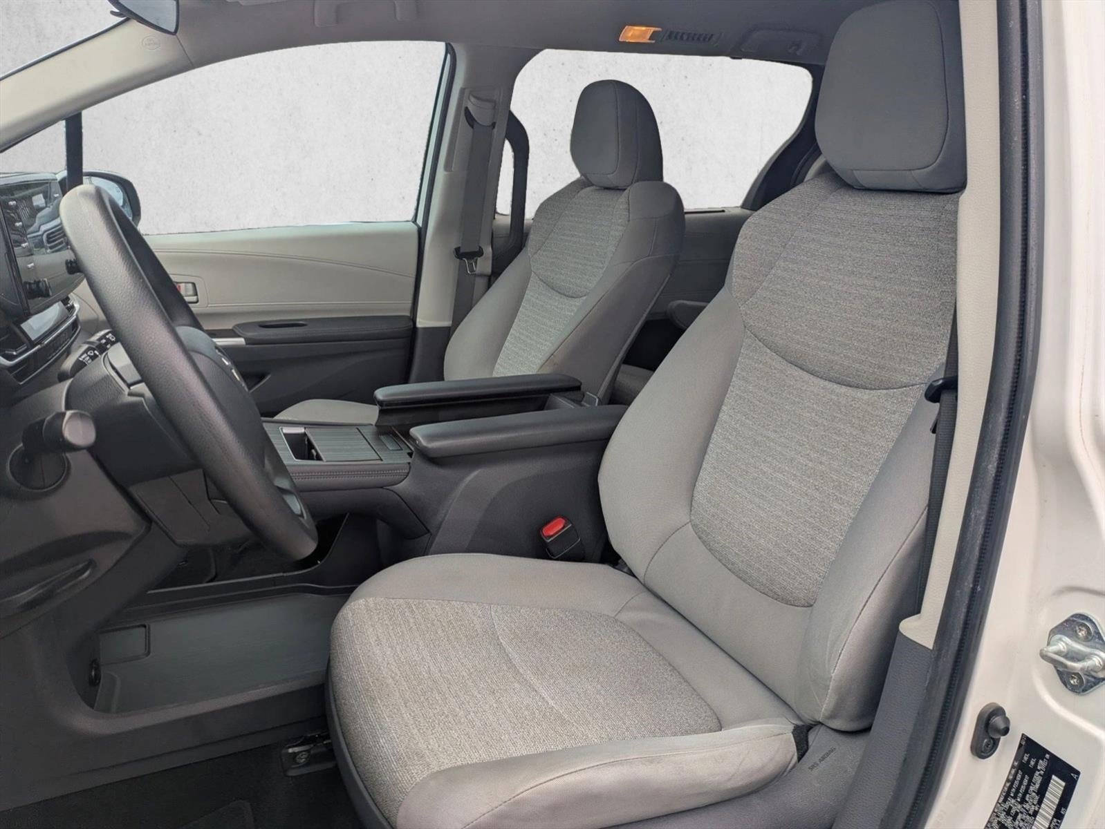 2021 Toyota Sienna LE FWD 8-Passenger (Natl)