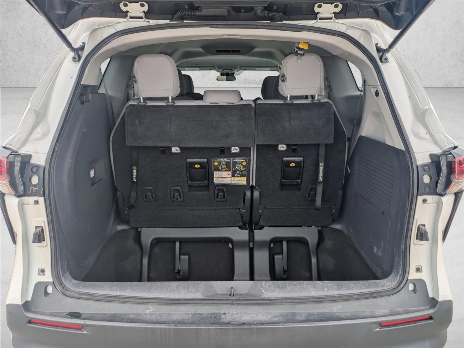 2021 Toyota Sienna LE FWD 8-Passenger (Natl)