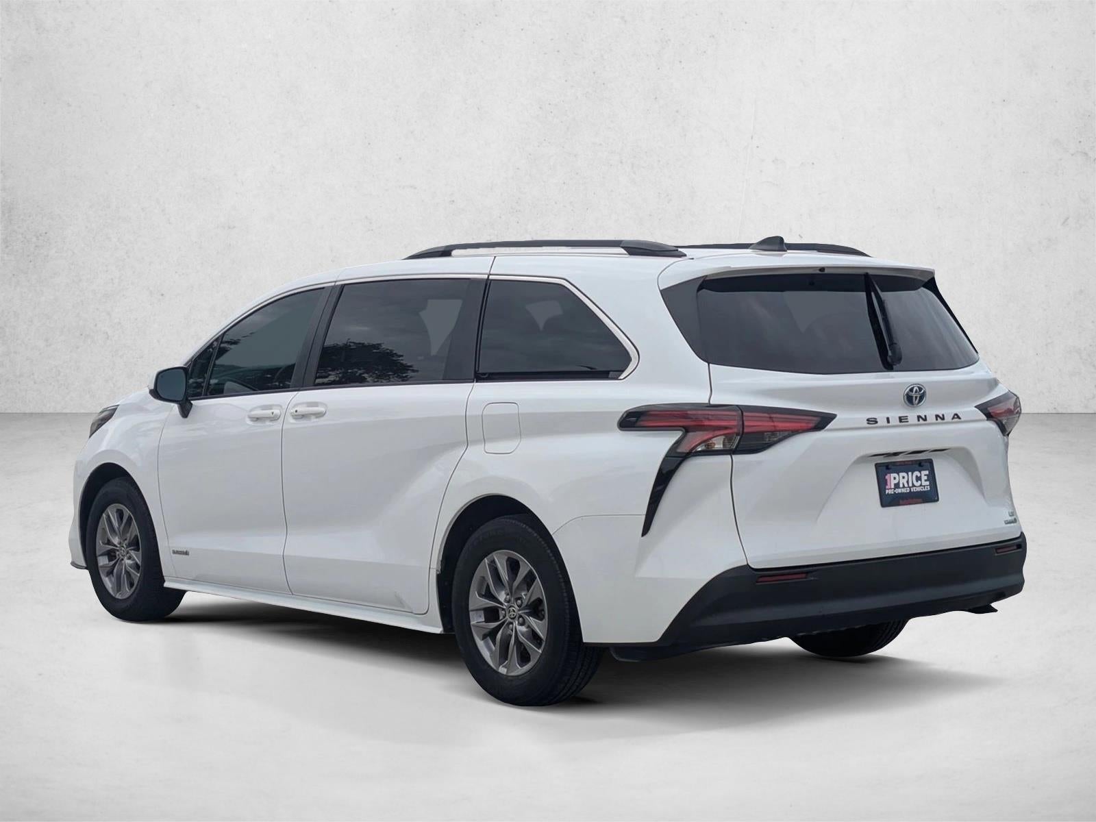 2021 Toyota Sienna LE FWD 8-Passenger (Natl)
