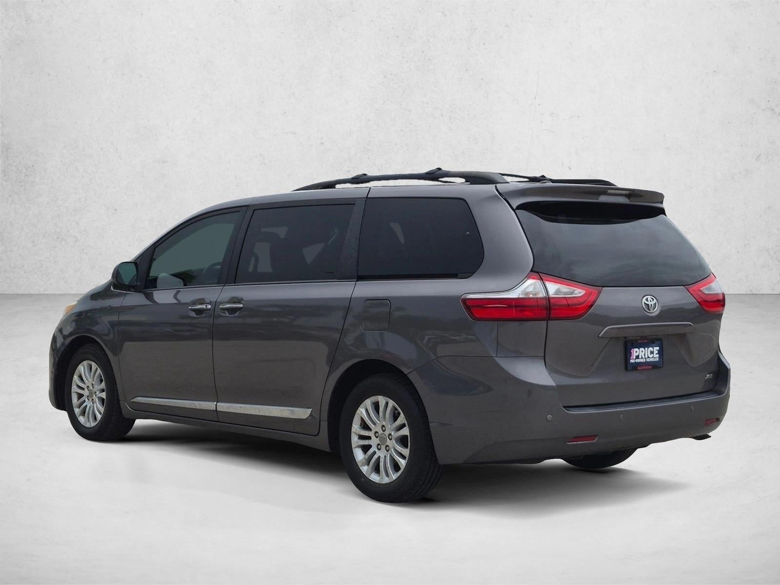 2017 Toyota Sienna XLE FWD 8-Passenger (Natl)