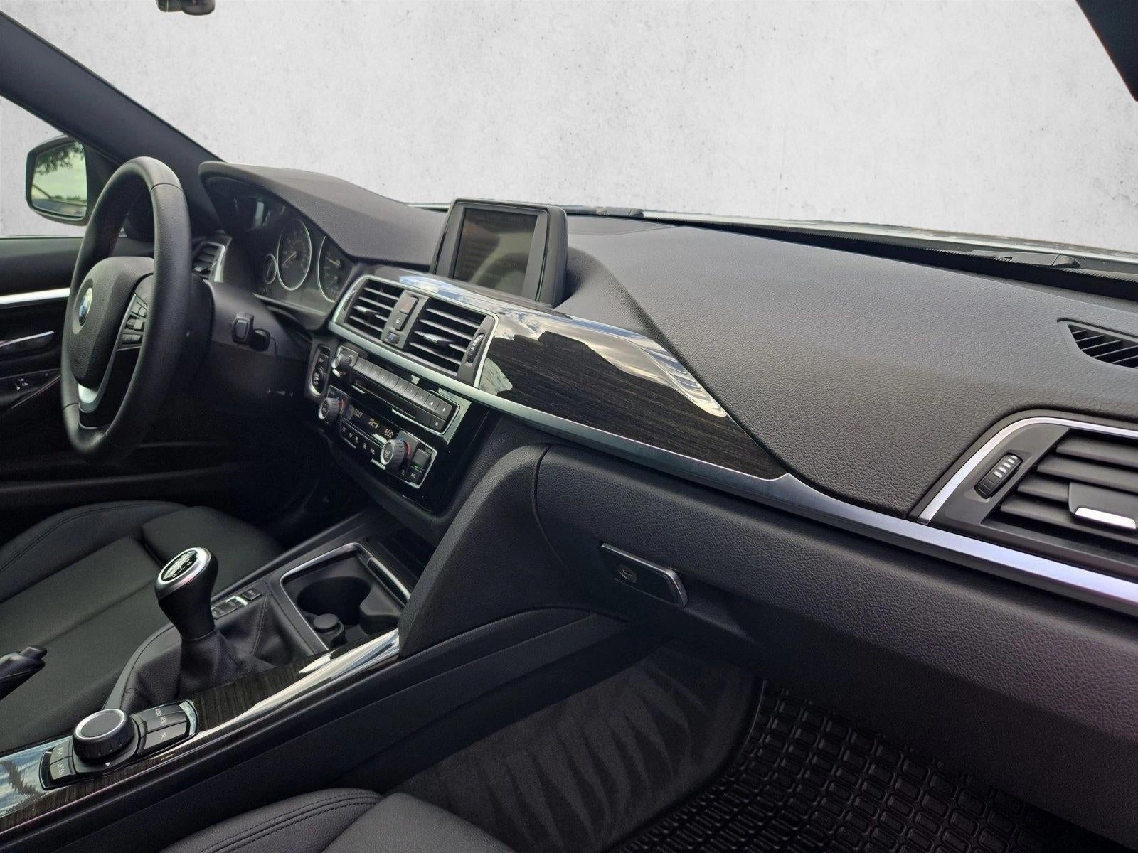 2017 BMW 330i Sedan